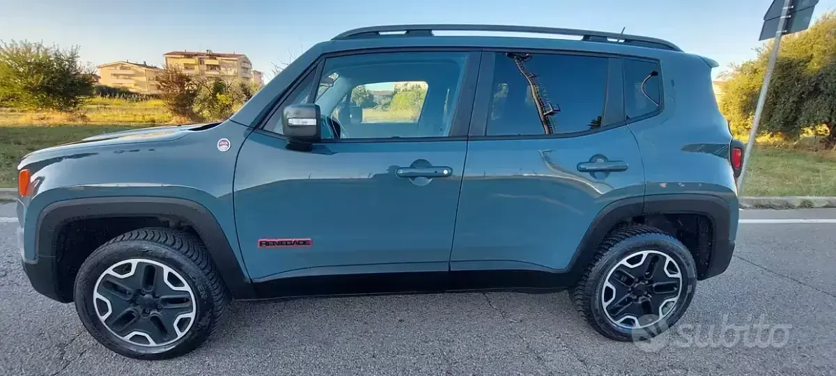 Usata Jeep Renegade Trailhawk 170 CV (125 kW) 2015 Grigio SUV