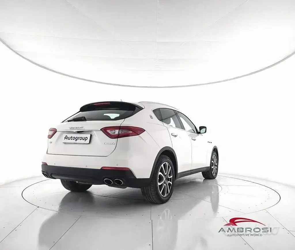 Usata Maserati Levante 275 CV (202 kW) 2017 Bianco panna SUV