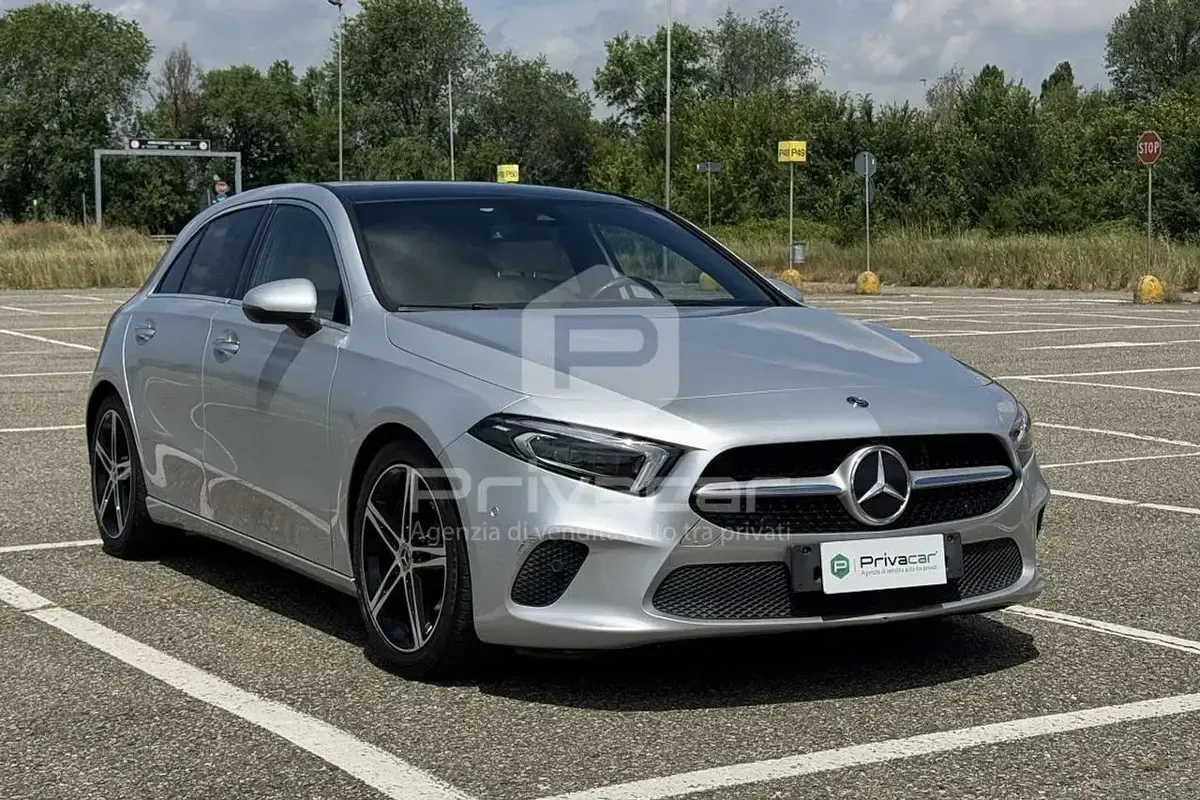 Usata Mercedes A180 Premium 116 CV (85 kW) 2019 Grigio Utilitaria