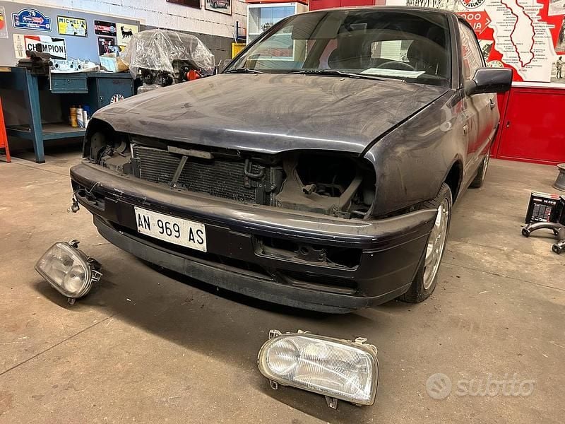 Blu Usata 1996 VW Golf Cabrio | 1800 € - Immagine 1/4
