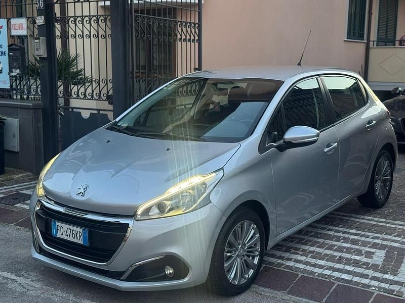 Usata Peugeot 208 Allure 81 CV (59 kW) 2017 Grigio Utilitaria