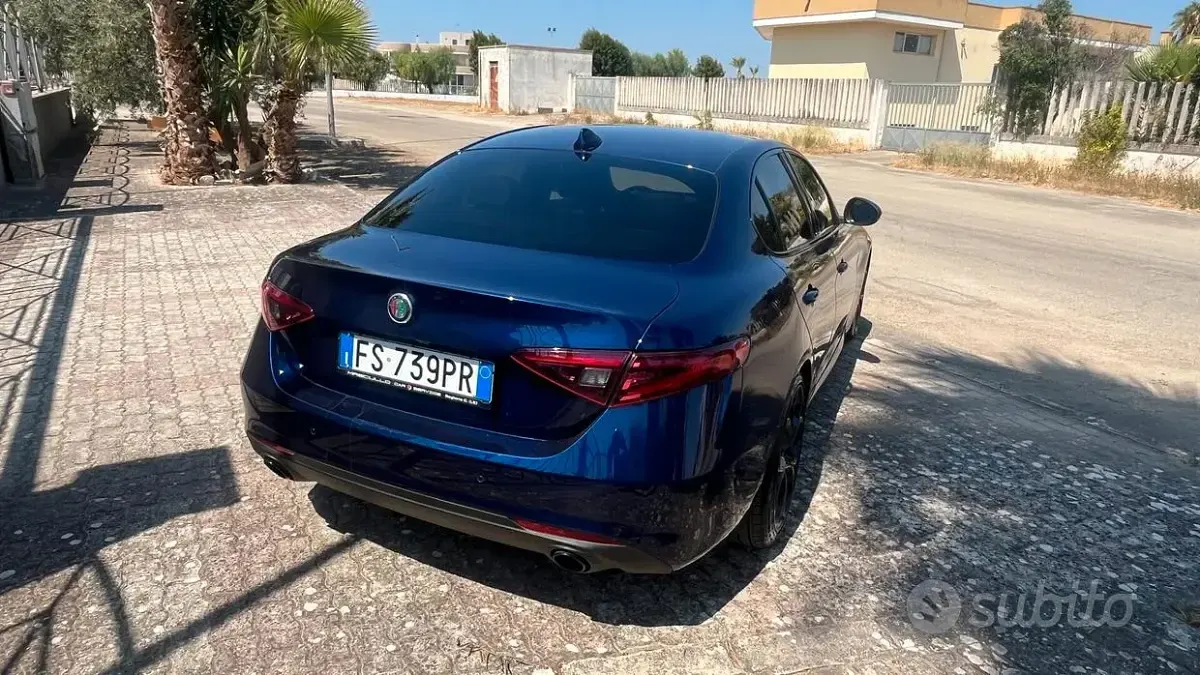 Usata Alfa Romeo Giulia Veloce 180 CV (132 kW) 2018 Bluazzurro Berlina