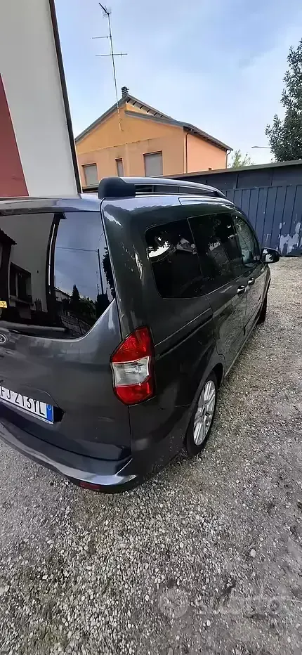 Usata Ford Tourneo 75 CV (55 kW) 2017 Monovolume