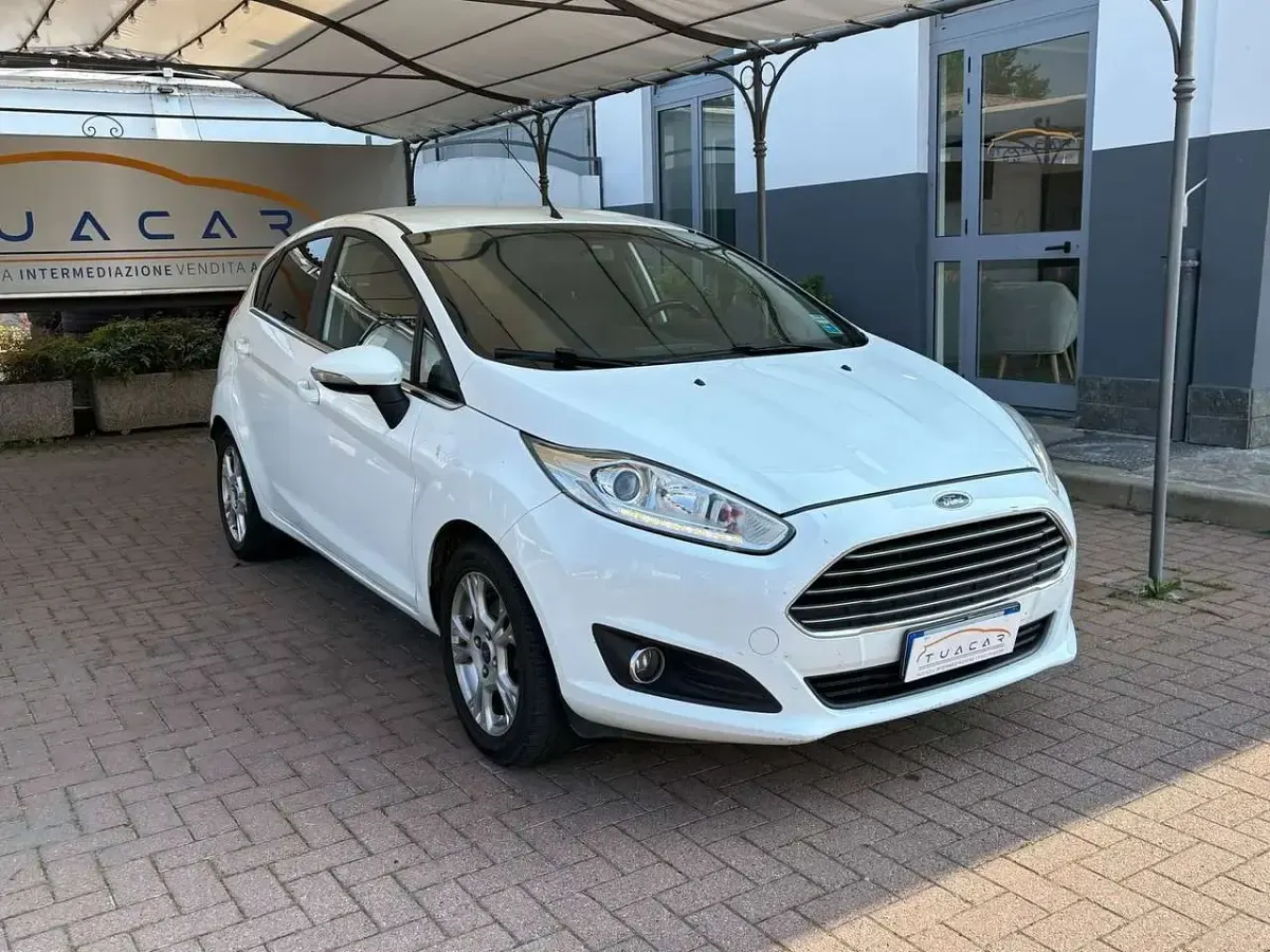 Usata Ford Fiesta Titanium 75 CV (55 kW) 2016 Bianco Berlina
