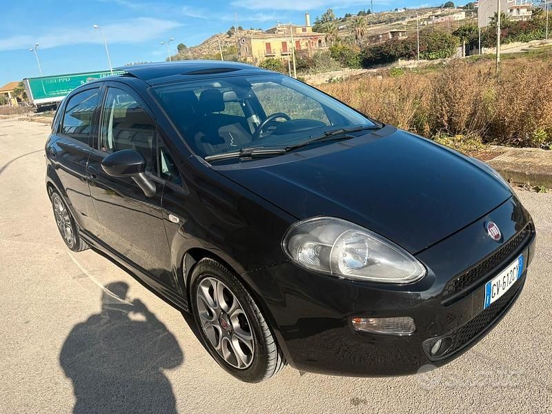 Usata Fiat Punto Lounge 75 CV (55 kW) 2015 Nero Berlina