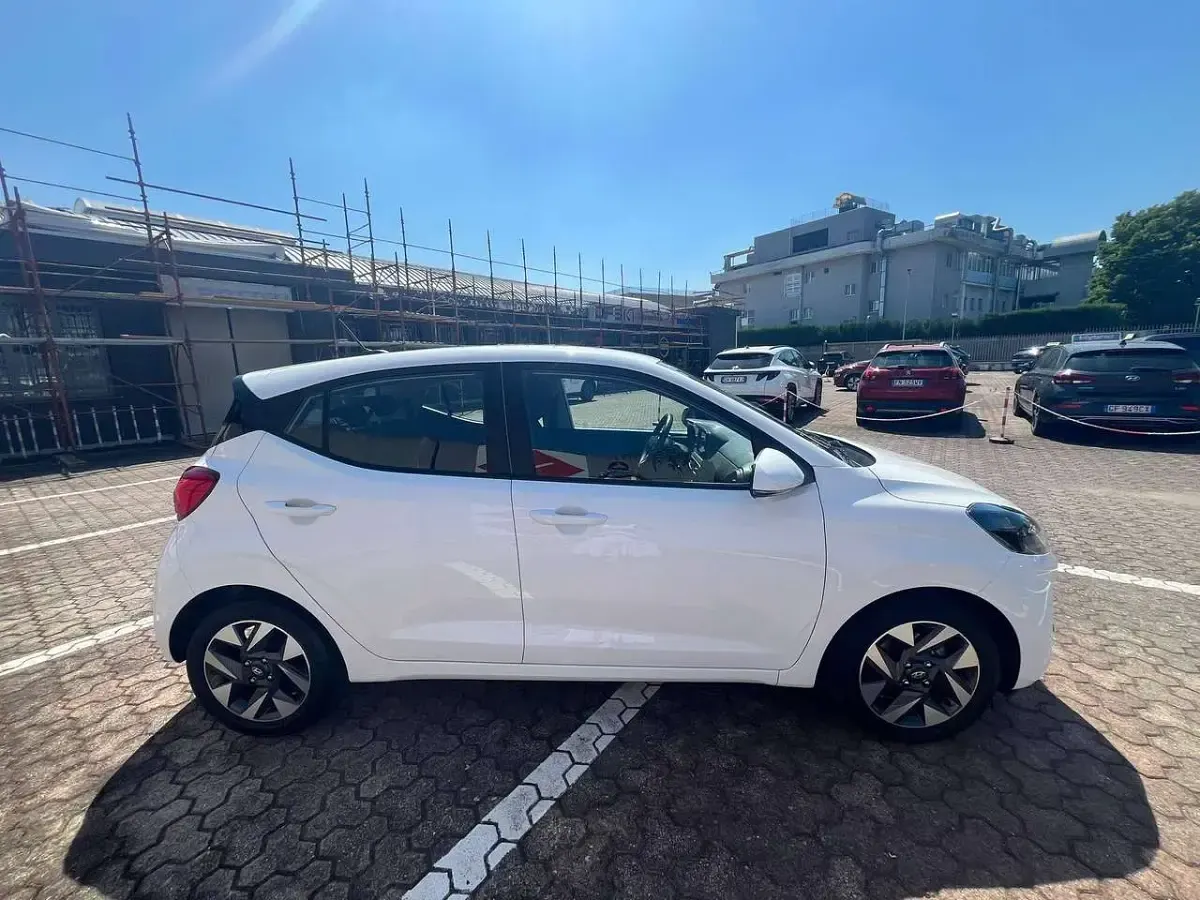 Usata Hyundai i10 63 CV (46 kW) 2025 Bianco Utilitaria