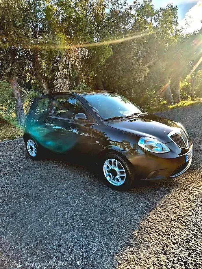 Usata Lancia Ypsilon 69 CV (50 kW) 2010 Nero Utilitaria