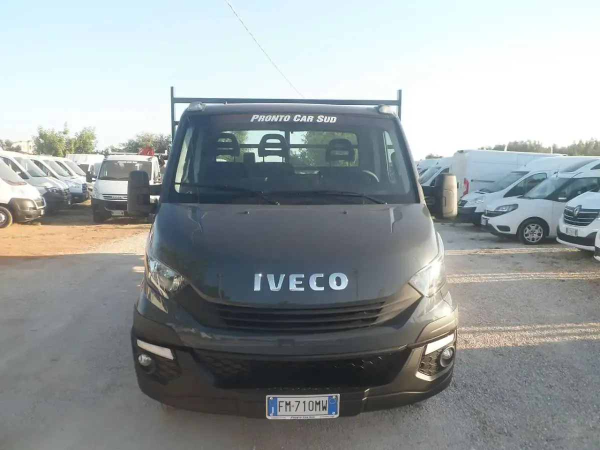 Usata Iveco Daily 150 CV (110 kW) 2019 Grigio Furgone