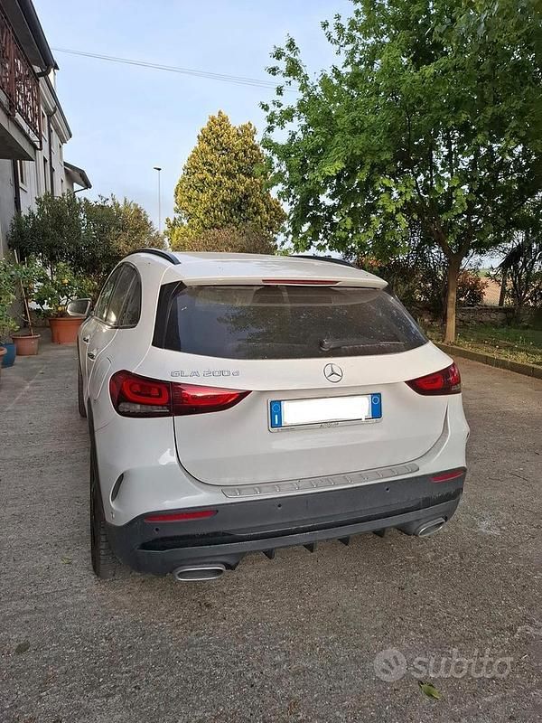 Usata Mercedes GLA200 Premium 150 CV (110 kW) 2023 Bianco SUV