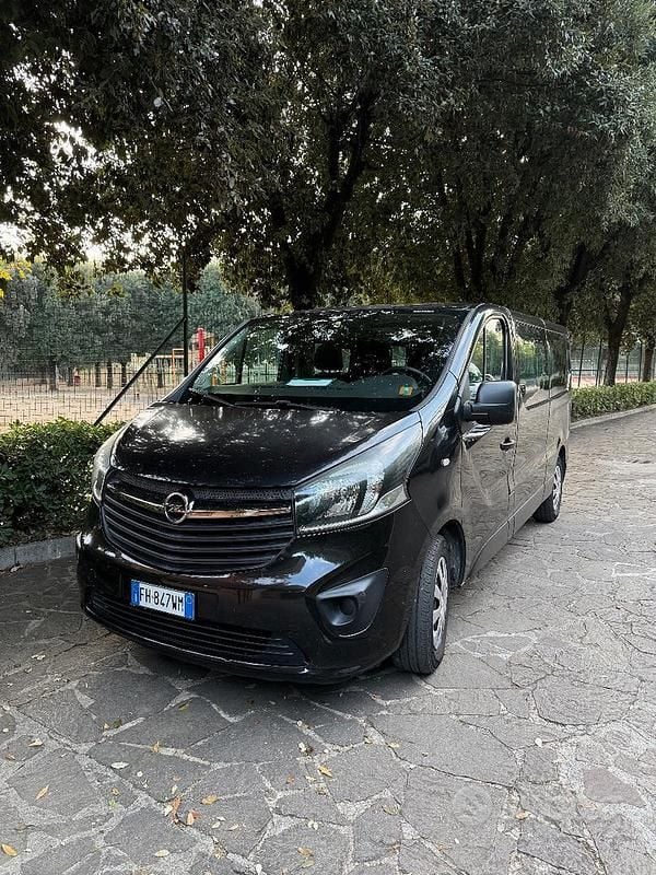 Nero Usata 2017 Opel Vivaro Furgone | 15.000 € (Buon prezzo) - Immagine 1/4