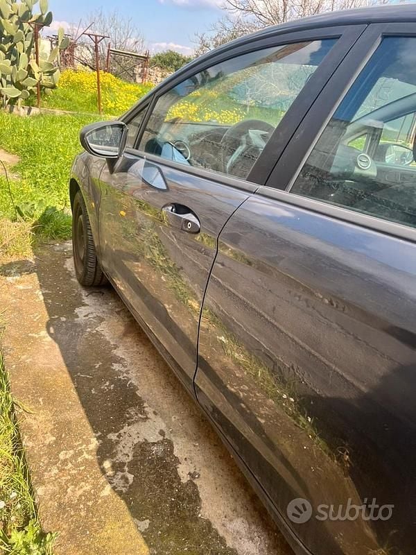 Usata Ford Fiesta 82 CV (60 kW) 2009 Grigio Utilitaria