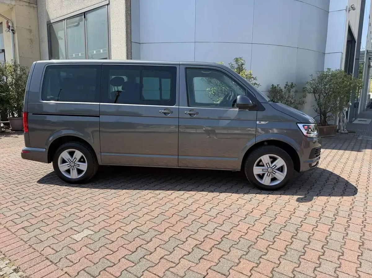 Usata VW Caravelle 150 CV (110 kW) 2018 Grigio Furgone