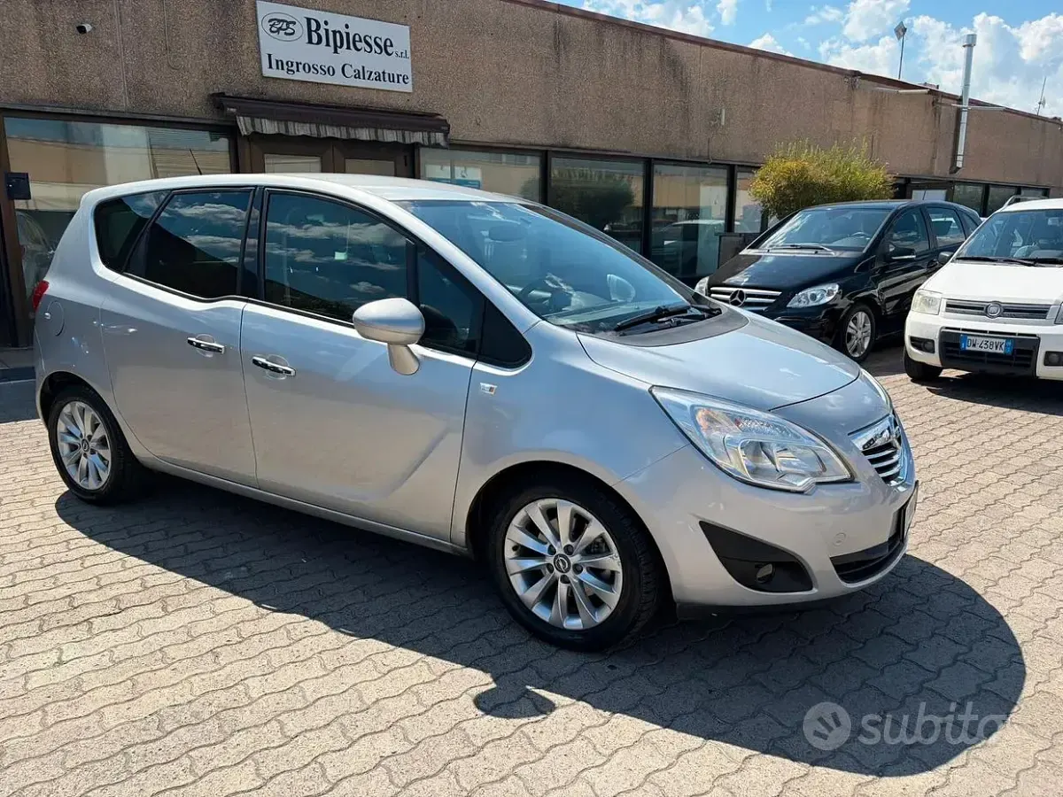 Usata Opel Meriva Cosmo 95 CV (69 kW) 2013 Grigio Monovolume