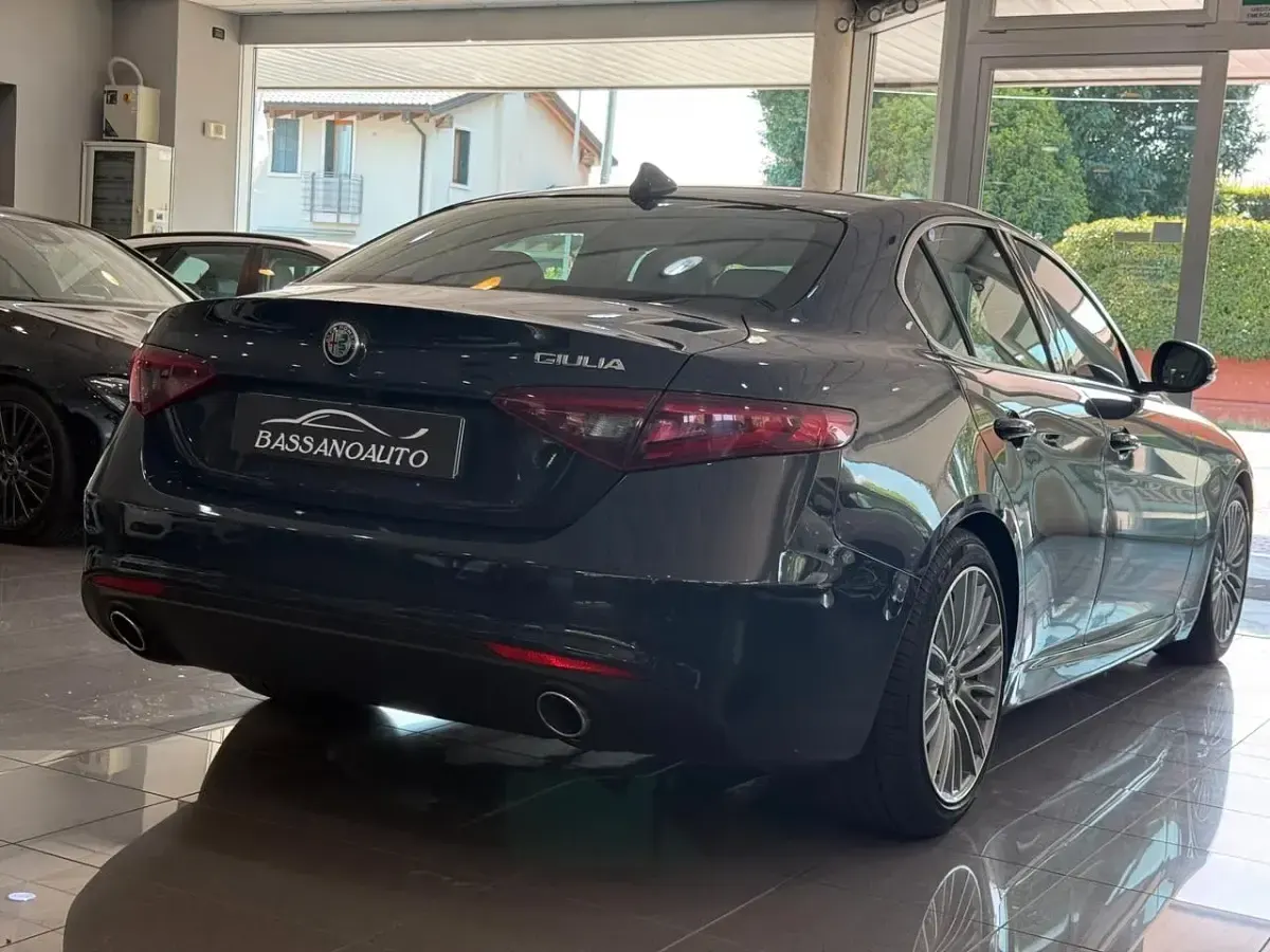 Usata Alfa Romeo Giulia Business 180 CV (132 kW) 2016 Blu Berlina