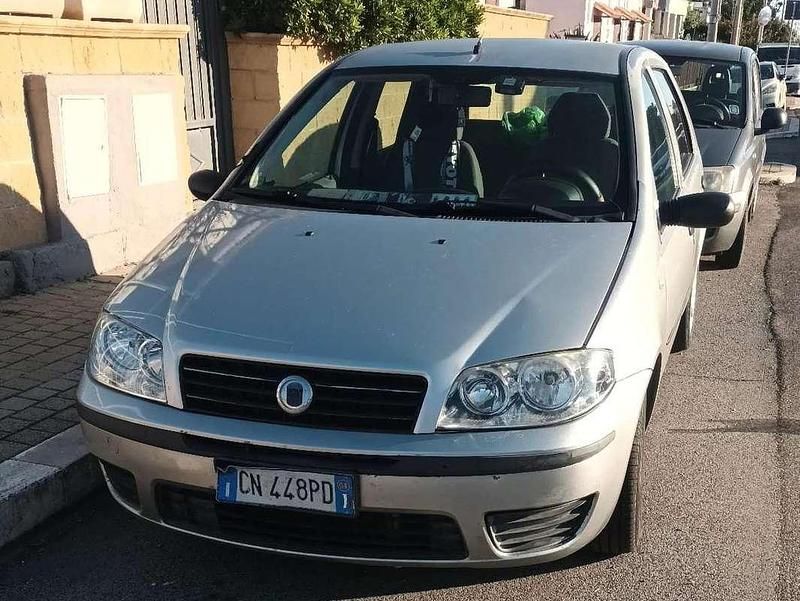 Usata Fiat Punto Dynamic 69 CV (50 kW) 2004 Argento Berlina