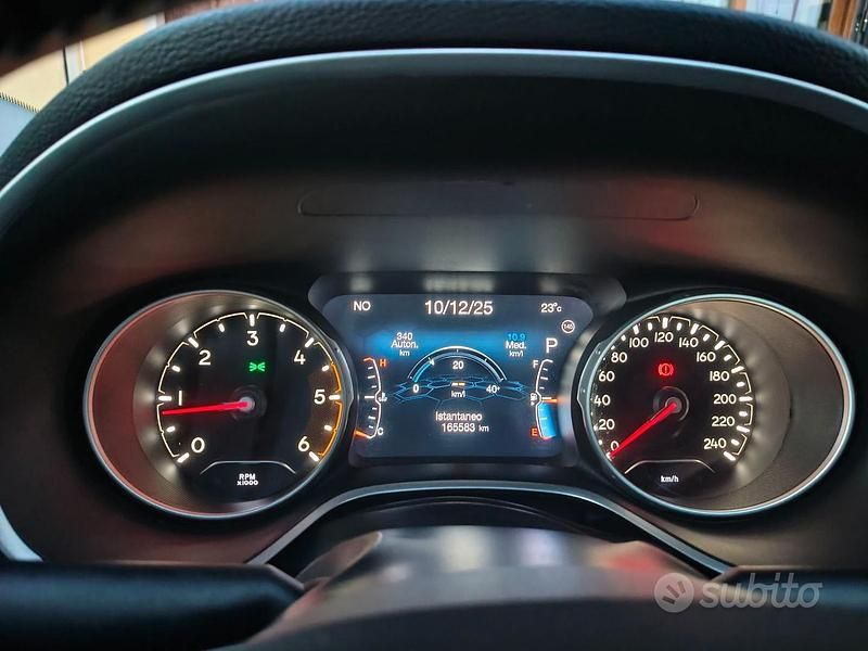 Usata Jeep Compass Limited 140 CV (102 kW) 2018 Grigio SUV