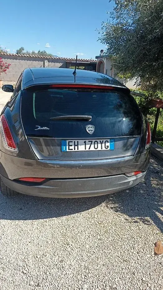Usata Lancia Delta 120 CV (88 kW) 2011 Grigio Utilitaria