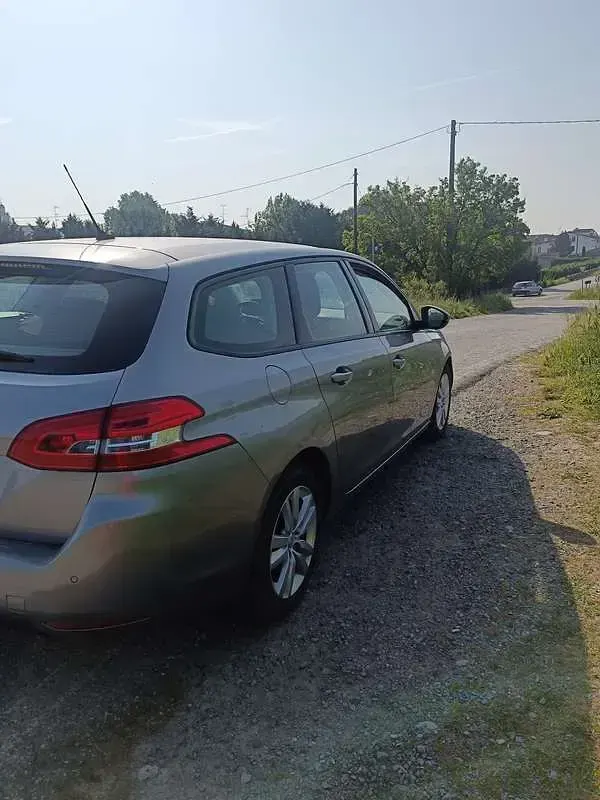 Usata Peugeot 308 SW Active 120 CV (88 kW) 2017 Station wagon