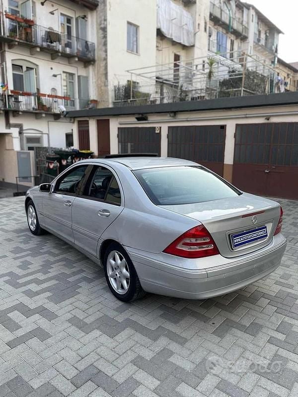 Käytetty Mercedes C240 Avantgarde 170 HP (125 kW) 2000 Harmaa Sedan
