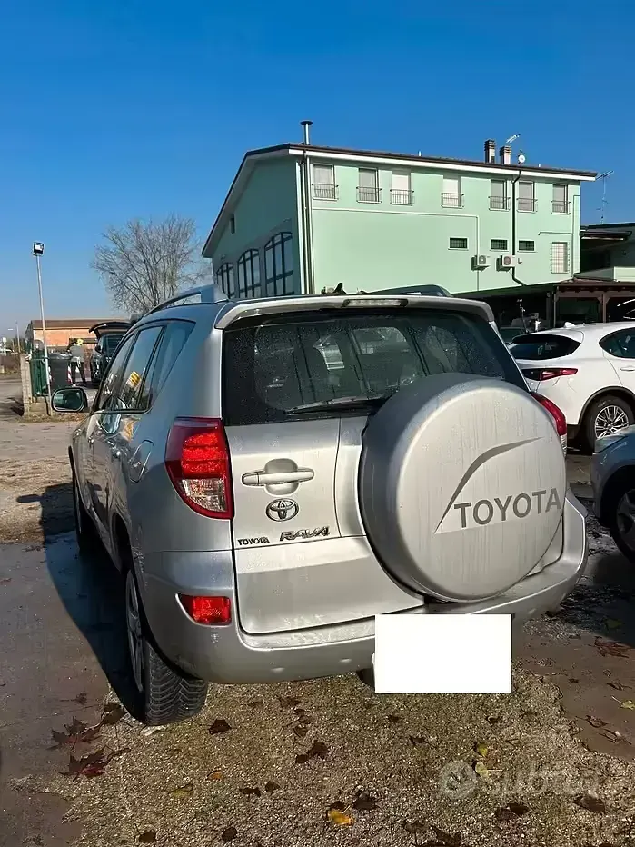 Usata Toyota RAV4 Luxury 136 CV (100 kW) 2008 Grigio SUV