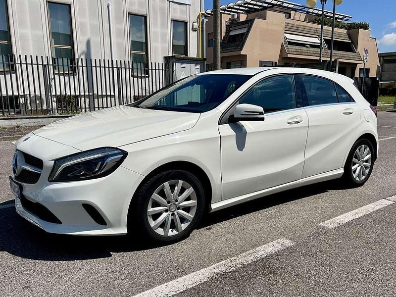 Usata Mercedes A180 109 CV (80 kW) 2016 Bianco Berlina
