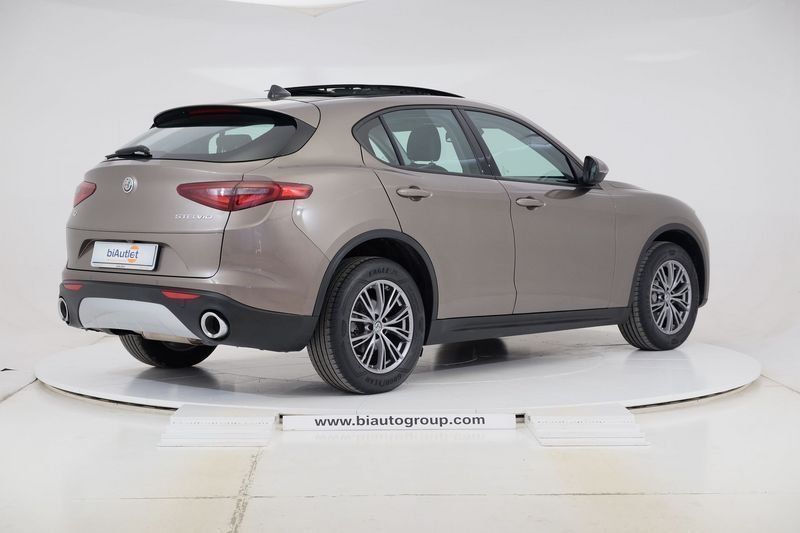Usato 2017 Alfa Romeo Stelvio 2 1 Diesel 210 Cv 32 000