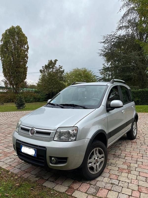 Usata 2011 Fiat Panda 4x4 Due volumi | 7000 € - Immagine 1/4