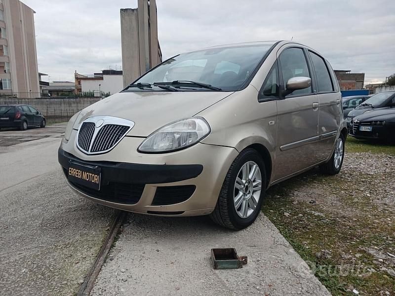 Usata Lancia Musa 95 CV (69 kW) 2007 Marrone Monovolume