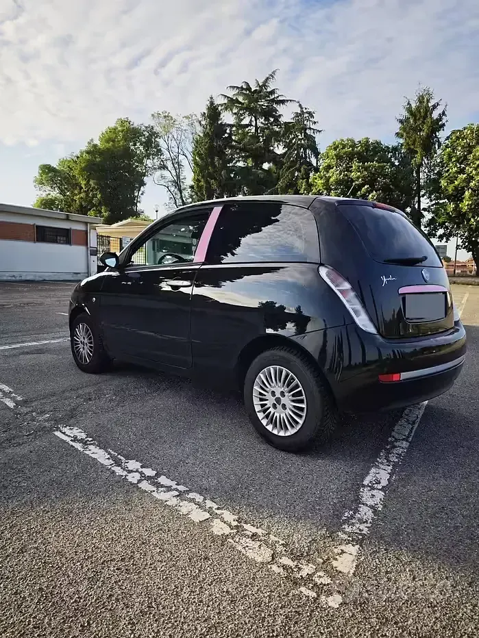 Gebraucht Lancia Ypsilon 60 PS (44 kW) 2008 Schwarz Kleinwagen