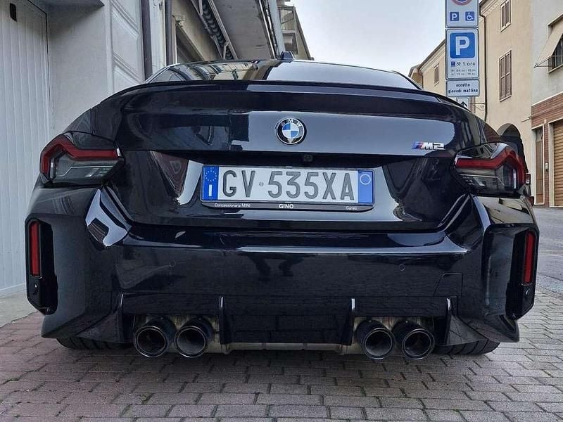 Begagnad BMW M2 460 HK (338 kW) 2024 Svart Sportkupé