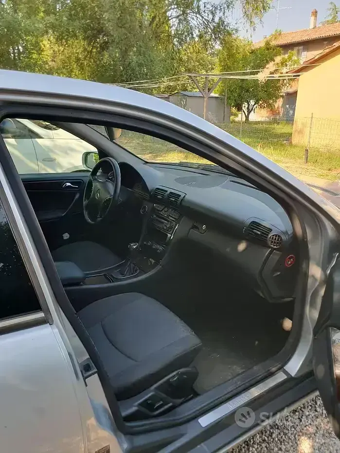 Usata Mercedes C220 143 CV (105 kW) 2001 Grigio Berlina