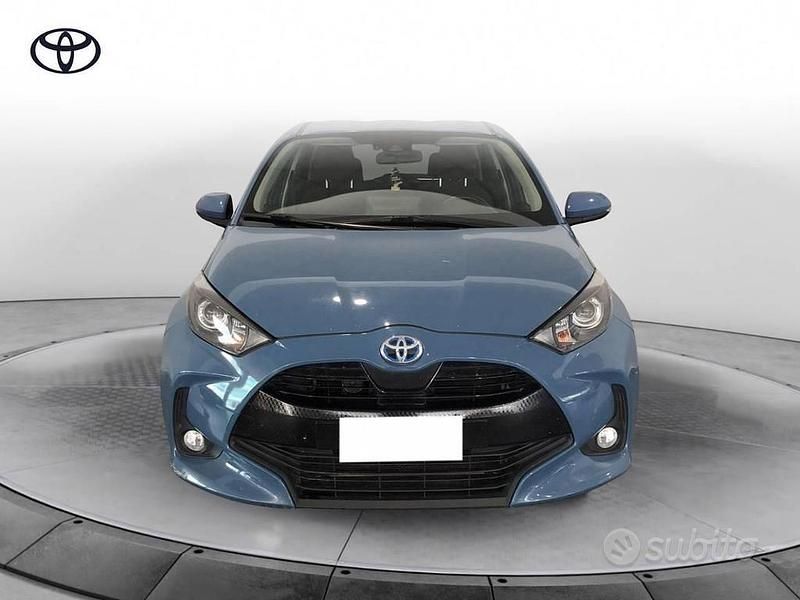 Usata Toyota Yaris Hybrid Active 116 CV (85 kW) 2020 Urban blue Berlina