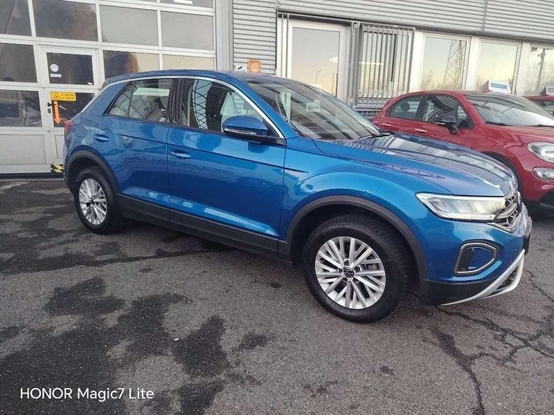 Usata VW T-Roc Life 110 CV (80 kW) 2023 Blu SUV