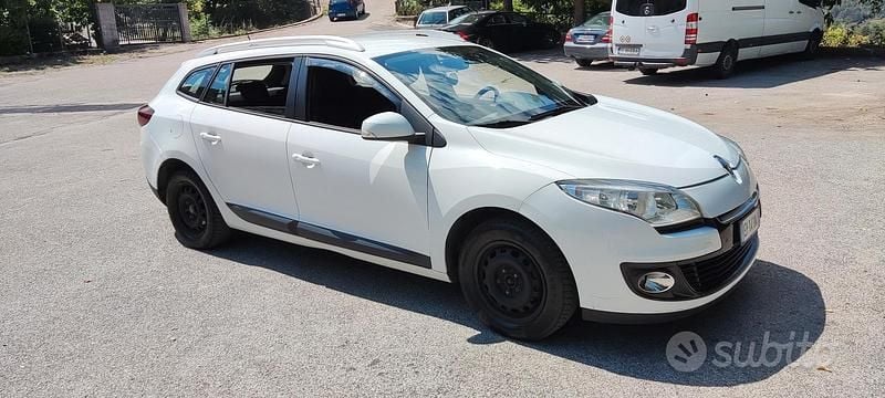 Bianco Usata 2012 Renault Mégane III Station wagon | 3000 € - Immagine 1/4