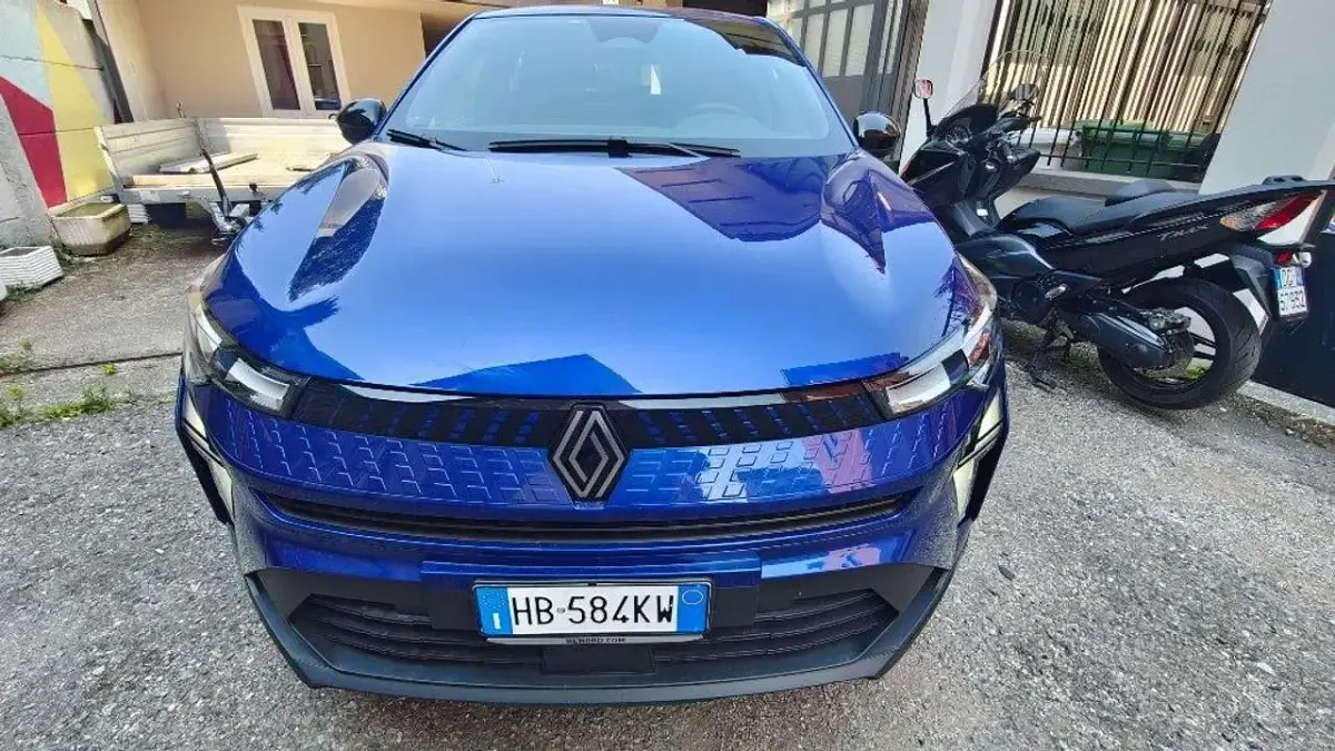 Usata Renault Captur Esprit Alpine 109 CV (80 kW) 2025 Blu elettrico SUV