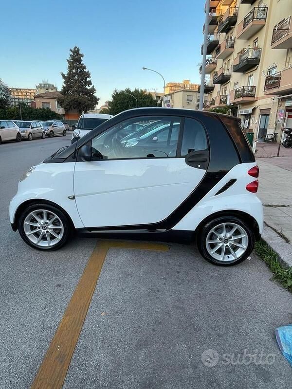 Bianco Usata 2009 Smart ForTwo Coupé Coupé | 4000 € - Immagine 1/4