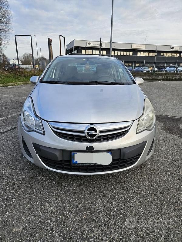 Usata Opel Corsa 75 CV (55 kW) 2013 Grigio Utilitaria