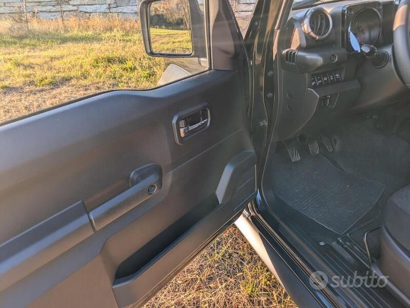 Nero Usata 2019 Suzuki Jimny SUV | 31.000 € (Buon prezzo) - Immagine 1/4
