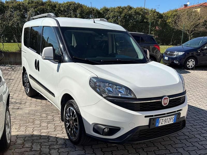 Usata Fiat Doblò Lounge 120 CV (88 kW) 2019 Bianco Monovolume