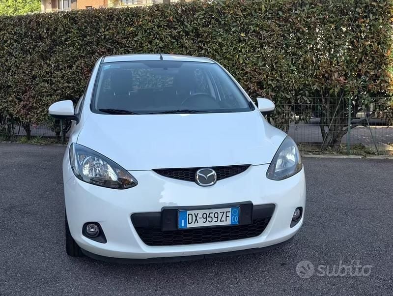 Usata Mazda 2 75 CV (55 kW) 2009 Bianco Utilitaria