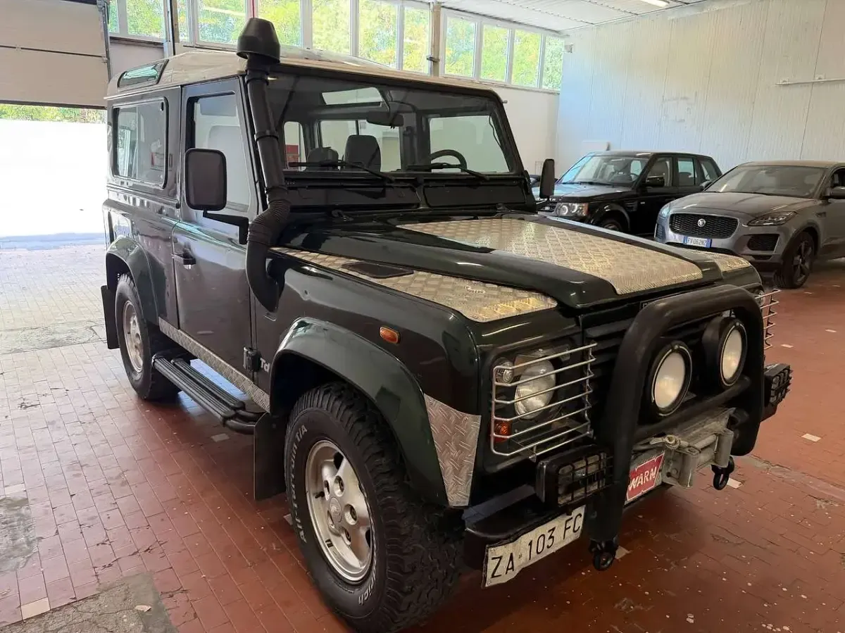 Usata Land Rover Defender 122 CV (89 kW) 2000 Verde Station wagon