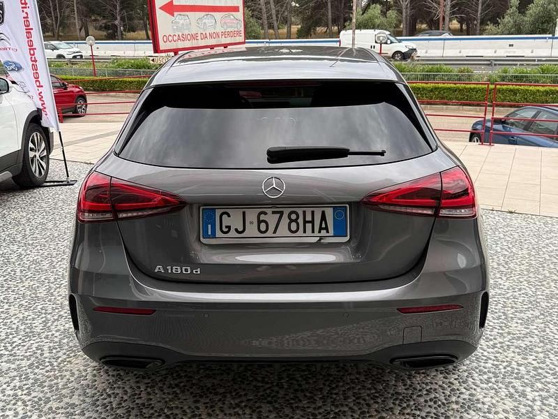 Usata Mercedes A180 Premium 116 CV (85 kW) 2022 Grigio Berlina