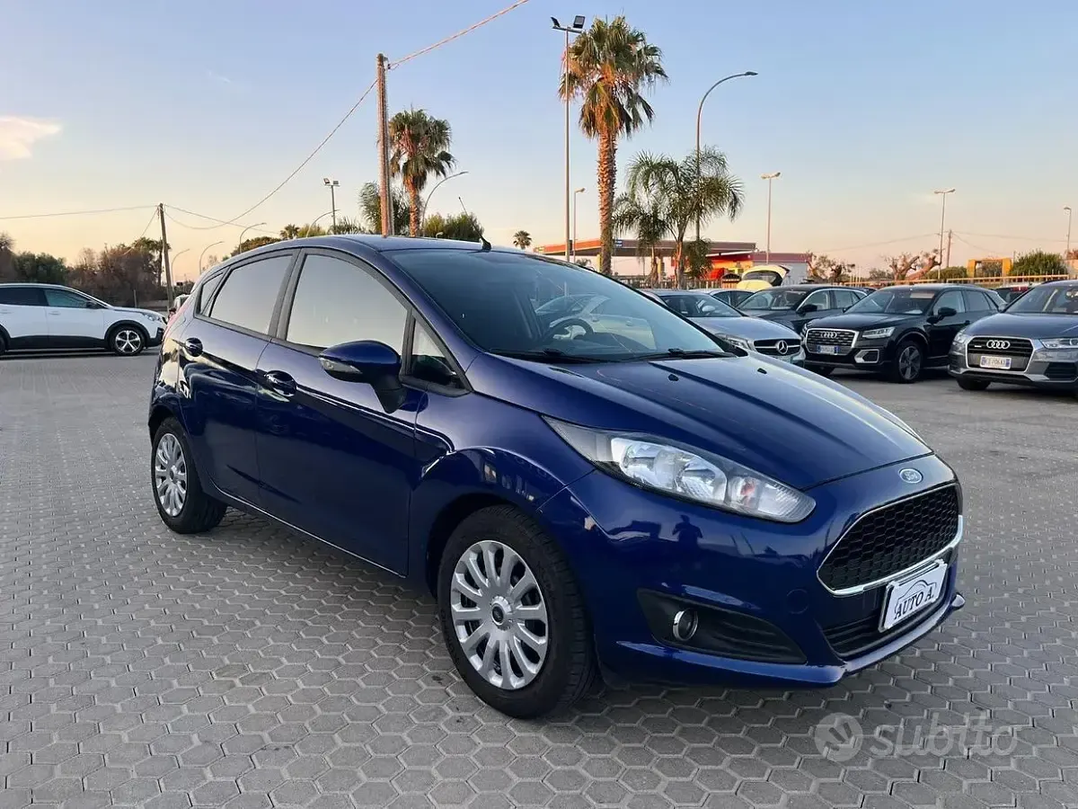 Usata Ford Fiesta Titanium 75 CV (55 kW) 2016 Blu Utilitaria