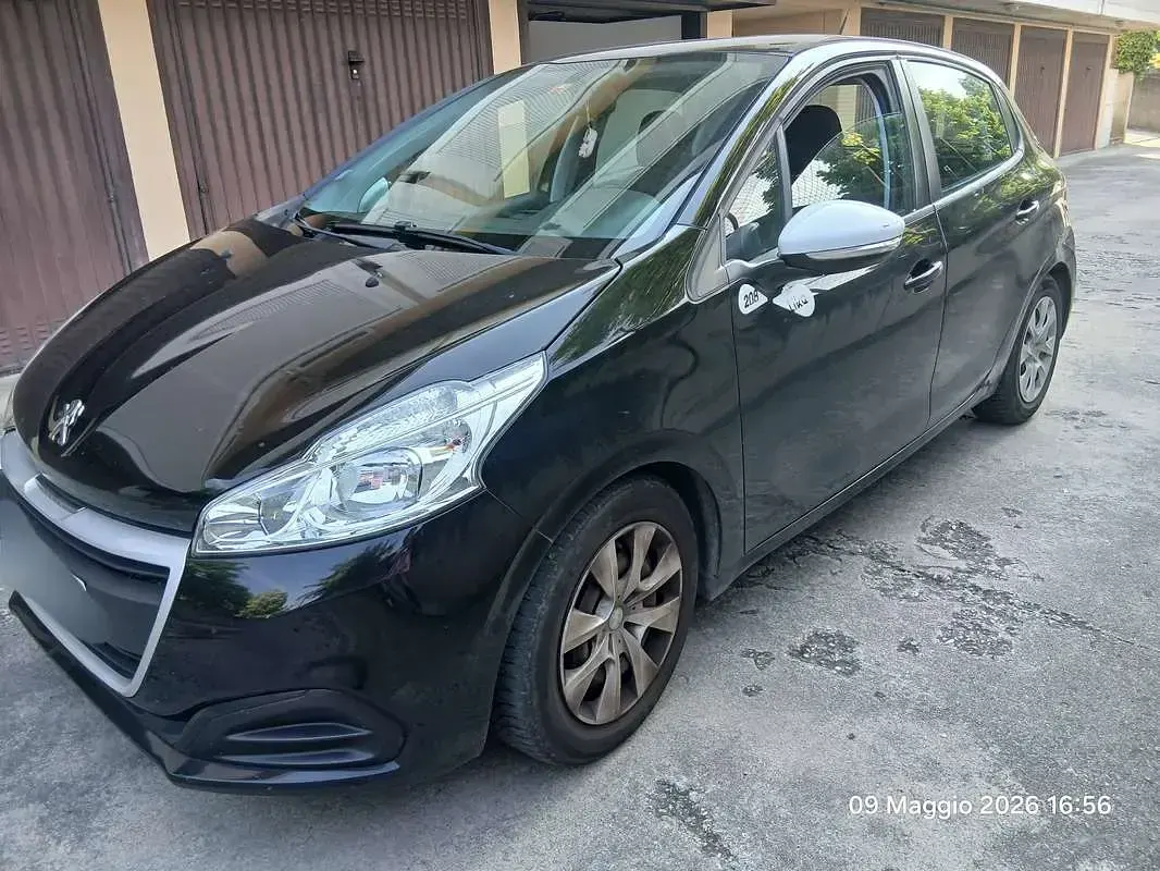 Usata Peugeot 208 Access 68 CV (50 kW) 2018 Nero Utilitaria