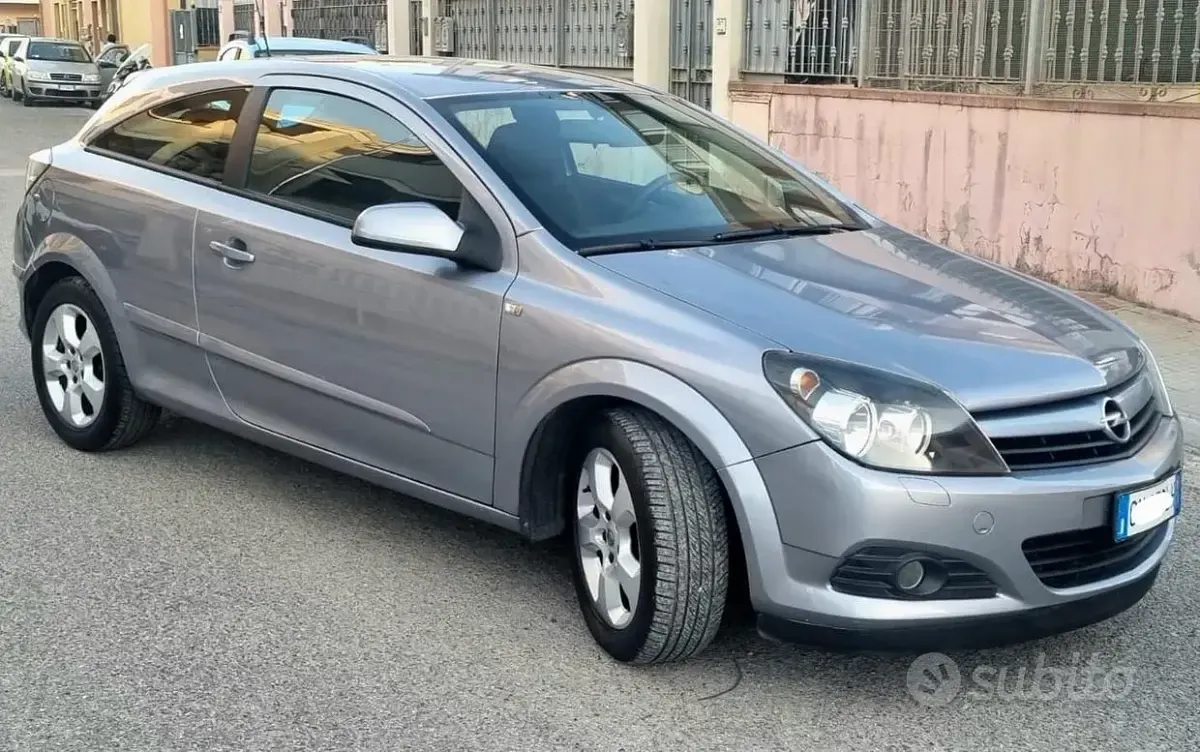 Usata Opel Astra GTC Cosmo 101 CV (74 kW) 2007 Grigio Berlina