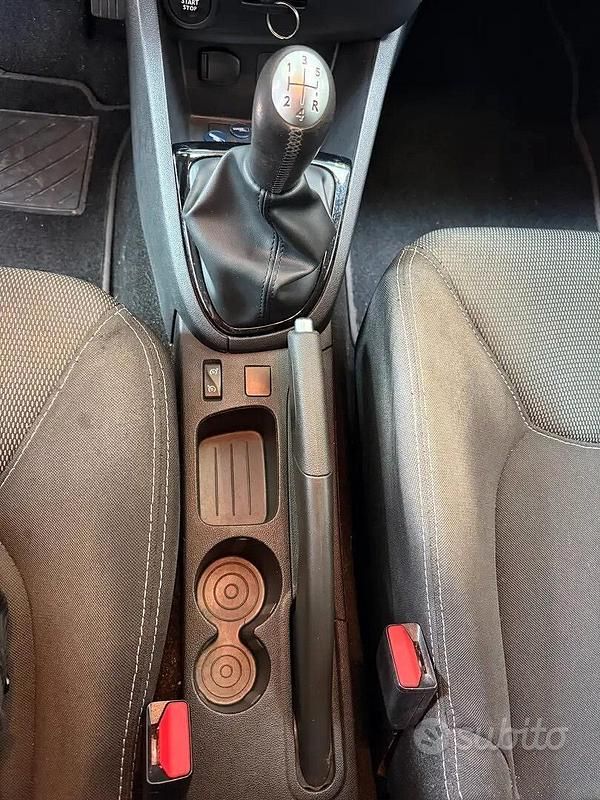 Usata 2016 Renault Clio IV Tre volumi | 4900 € (Super prezzo) - Immagine 1/4