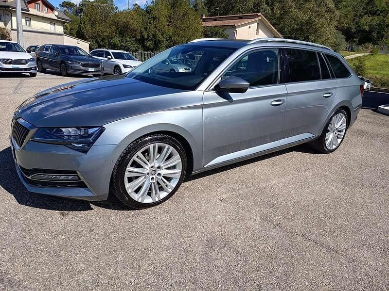 Usata Skoda Superb 190 CV (139 kW) 2020 Grigio Station wagon