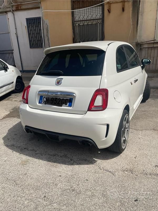 Bianco Usata 2011 Fiat 500 Abarth Coupé | 10.000 € (Buon prezzo) - Immagine 1/4