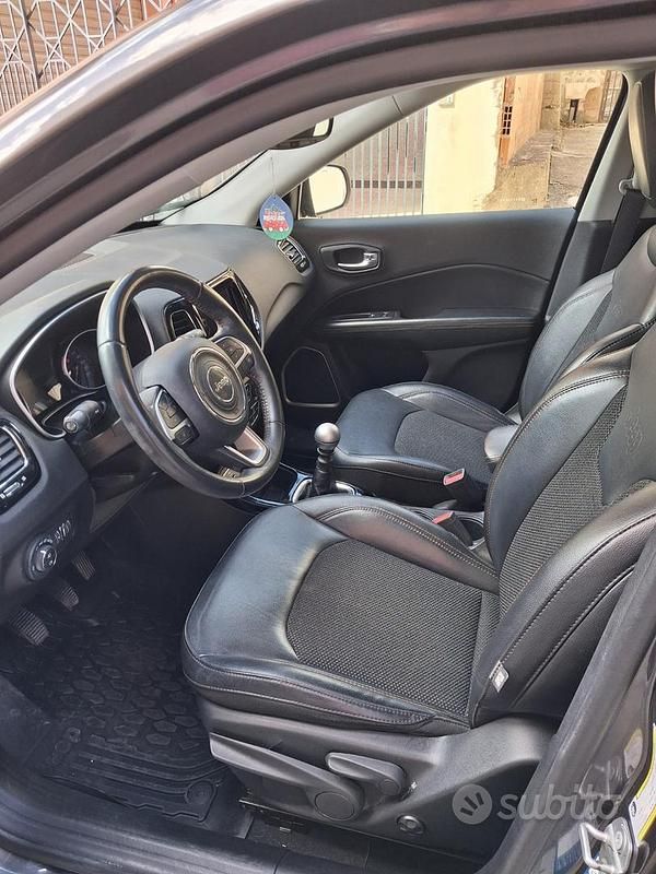 Usata Jeep Compass 120 CV (88 kW) 2019 Grigio SUV