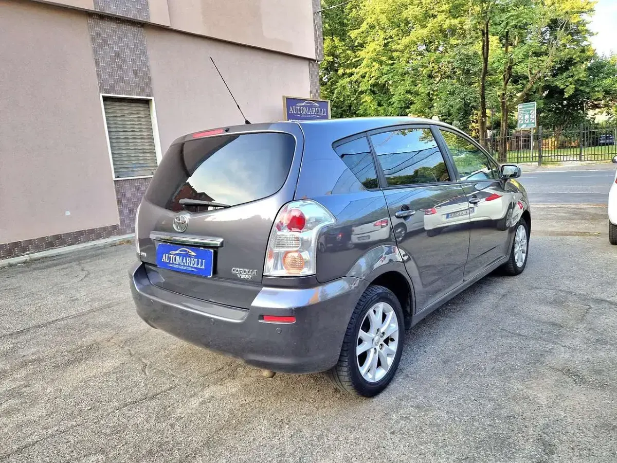 Usata Toyota Corolla Verso Sol 110 CV (80 kW) 2008 Grigio Monovolume